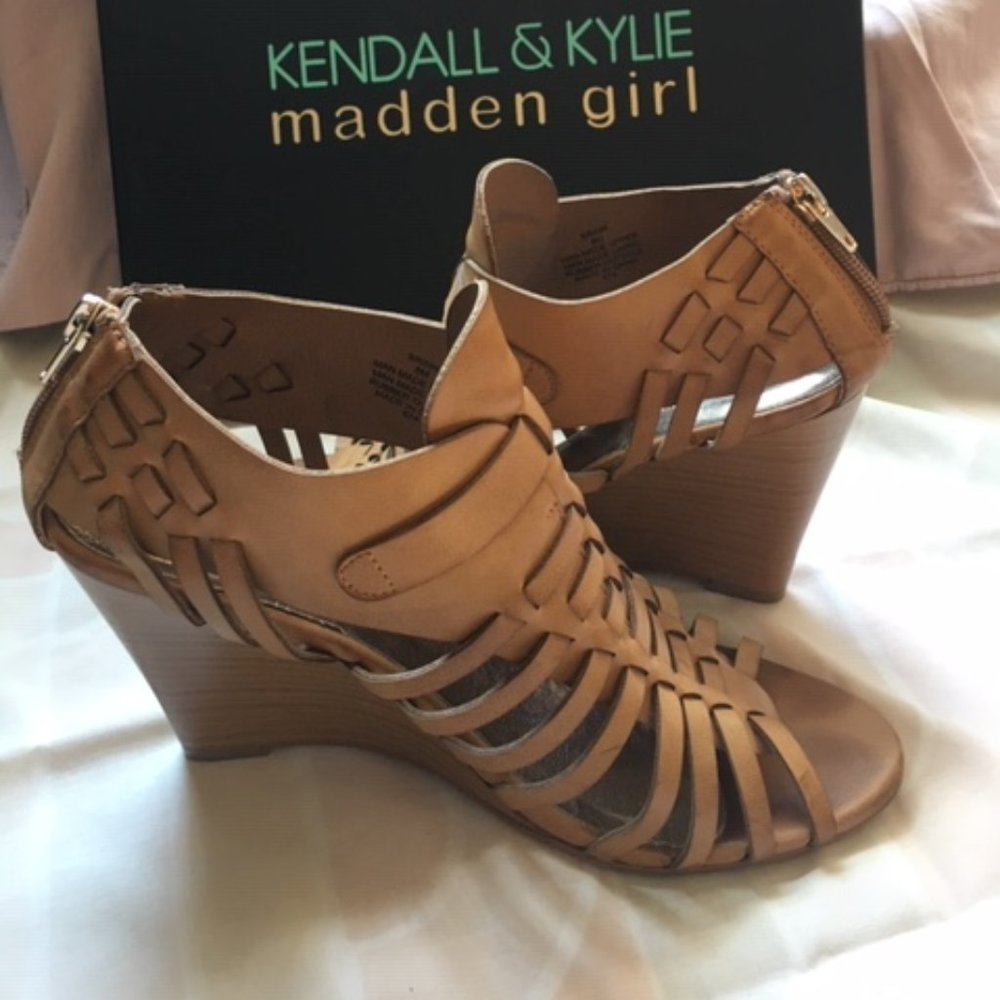 Madden Girl-Kendall/Kylie  "Brinn" Wedge - Size 8